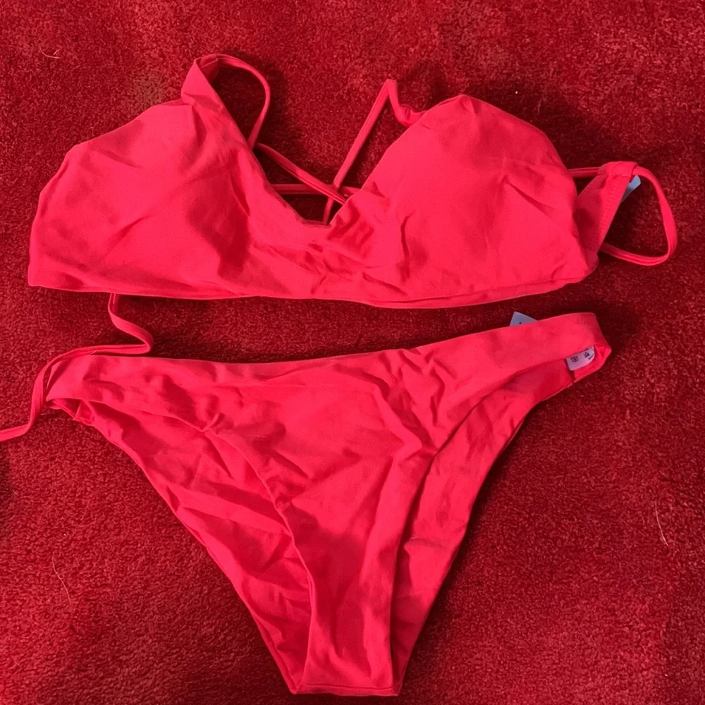 FOUR bikinis! - Picture 3 of 5